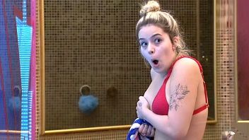 Viih Tube mostrando o peitinho no BBB21