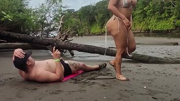 Esposa peituda deliciosa fodendo ao ar livre