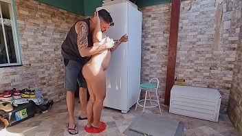 Mari casada safada dando o seu cuzinho no quintal - Porno Paulista