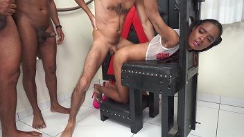 Jasmine ninfeta submissa fodendo com vários dotados
