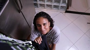 Moreninha mamou o primo dotado e liberou a bucetinha
