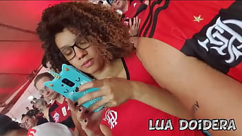 Novinha mostra buceta