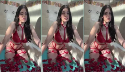 Vídeo ousado da Valeria Salinaso tomando banho na banheira
