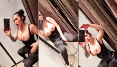 Johanita Gonzale exibindo os peitos à mostra