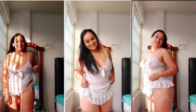 A Yesika22247 de vestido transparente é de dar água na boca!
