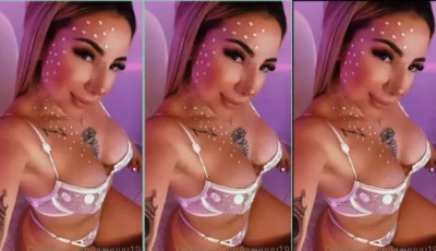 Maquiadinha e cheia de charme, a deusa Laura White dá um show com seus peitão!