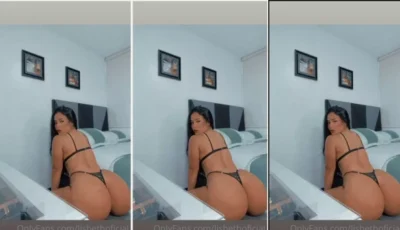 Lisbethoficial tá uma delícia de calcinha preta!