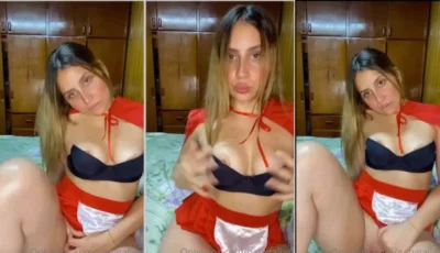 Natalie Gallas, uma gata cheia de curvas, exibindo seus peitos sensacionais