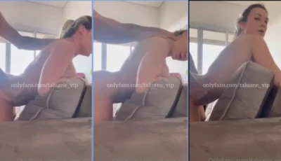 Pauzudo se divertiu com a Taluane no sofá da sala