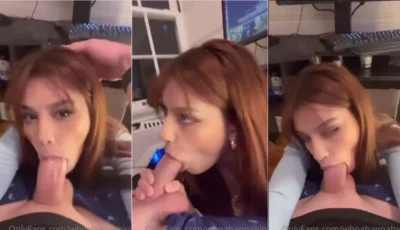 Amadora, olha a Hannah se divertindo com um brinquedinho!