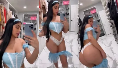 Jailyne Ojeda dando uma provocada na frente do espelho do guarda-roupa