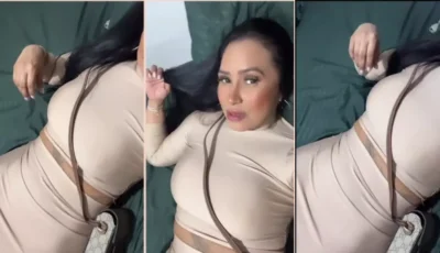 Alessandra Marques deitada com um sorriso provocante