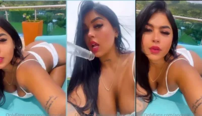 Dá uma olhadinha na incrível andreamolina se divertindo na piscina!