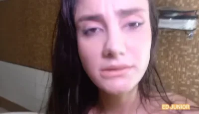 Pornô de mulher casada se divertindo com o amigo do marido e mostrando todo seu charme