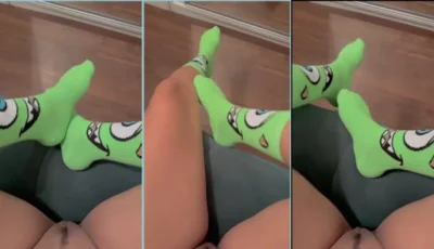 Cami Brito curte se divertir com a sua xoxota