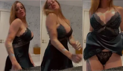 A famosa Maru Karv tá exibindo os peitos, hein?
