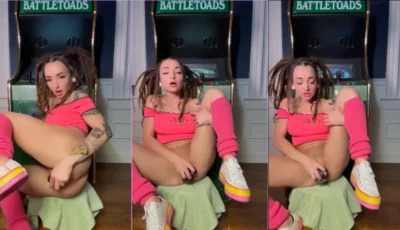 Vídeo da novinha se divertindo com a xerequinha quentinha