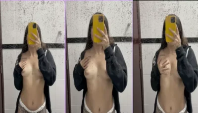 Fernanda Mota na frente do espelho dando aquela conferida nos peitos